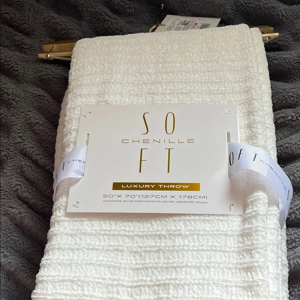 Chenielle Blanket - Picture 5 of 5